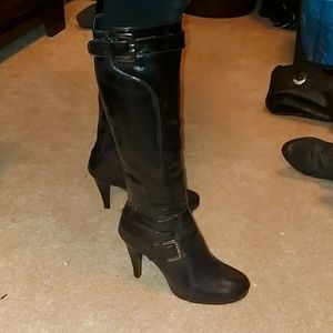 WOMANS BOOTS SIZE 6
